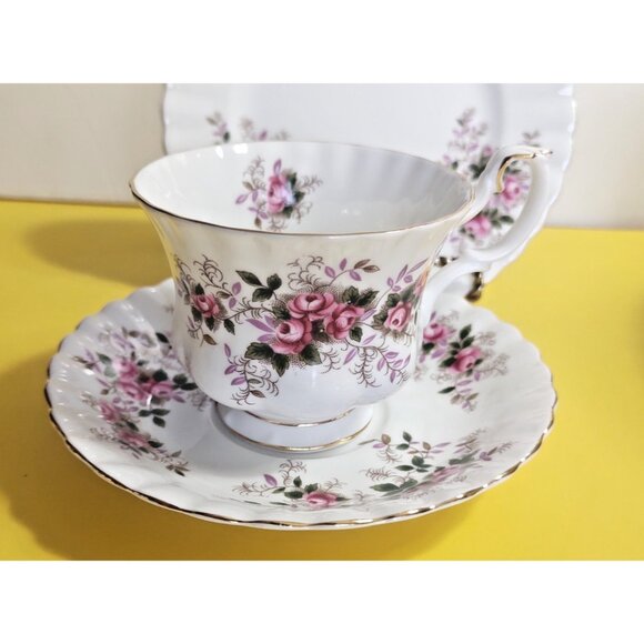 4 Sets Royal Albert Bone China Lavender Rose Tea Cup Saucer & Bread Plate 2008 - Picture 4 of 14